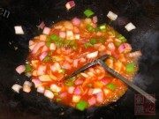 美味的泰酱木瓜煮酥肉做法图解4)