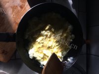 美味的菠菜鸡蛋酱做法图解4)