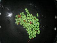 浓香的萝卜干炒毛豆做法图解5)
