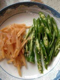 味道不错的木耳炒肉做法图解3)