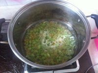 不错的糖醋毛豆虾仁做法图解4)