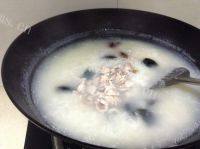 自制皮蛋瘦肉粥做法图解8)