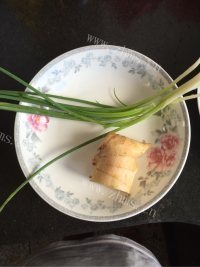 好吃的清炒鸭血做法图解1)
