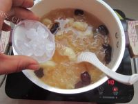 荸荠银耳汤做法图解5)