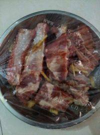 很有食欲的香煎排骨做法图解1)