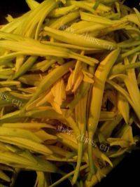 好吃的黄花菜炒肉做法图解1)