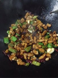 回味无穷的宫保鸡丁做法图解14)