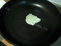 色泽鲜亮的茴香鸡蛋饼做法图解7)