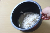 简单的电饭锅版芒果糯米饭做法图解4)