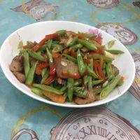 家常菜红椒炒扁豆