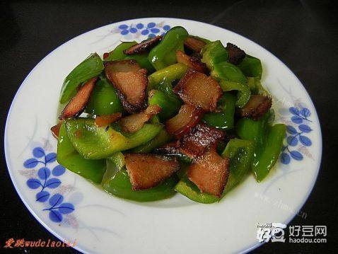 腊肉炒青椒