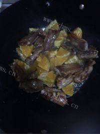 美味的橙汁排骨做法图解6)