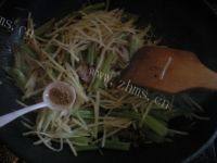 意犹未尽的芹菜土豆丝做法图解7)