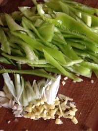 好吃的干煸豆角做法图解2)