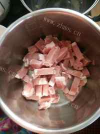 美味营养的猪肉炖土豆做法图解1)