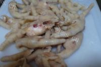 美味的麻辣鸡爪做法图解2)