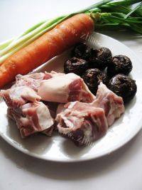 食欲满满的胡萝卜焖羊肉做法图解1)