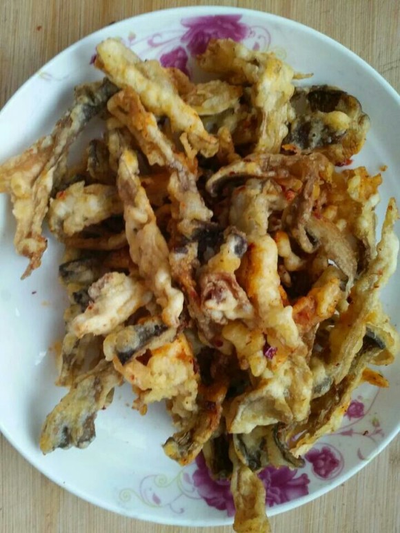 热腾腾的椒盐蘑菇