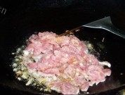 美味的肉丝蒜苗做法图解4)