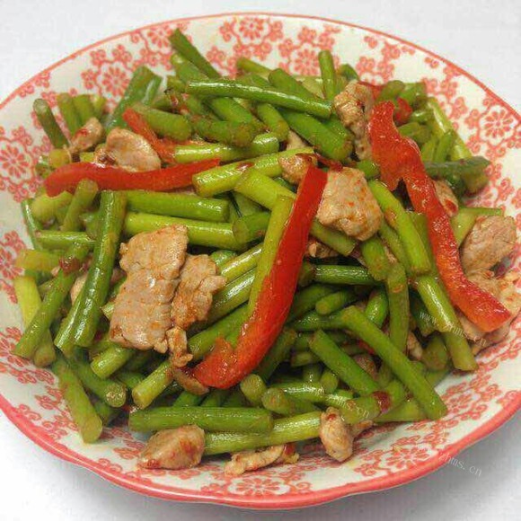 珍馐美味的蒜苔炒肉