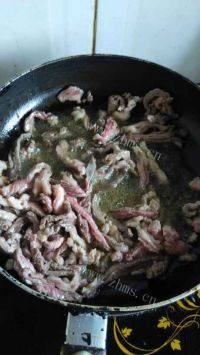 家常菜干煸牛肉丝做法图解8)