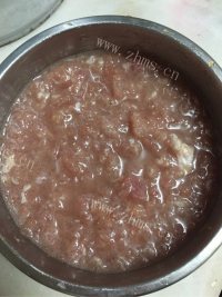 咸香的肉末焖萝卜做法图解4)