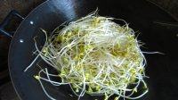 简单的素炒黄豆芽做法图解3)