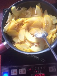 美味的糖渍酸木瓜做法图解4)