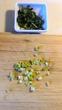 独特的蒜蓉烤茄子做法图解3)