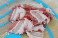 五花肉炖豆角做法图解2)