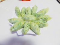 可口的韭菜鸡蛋水晶饺做法图解21)