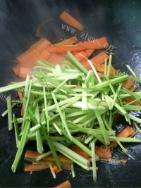 家常菜芹菜炒胡萝卜