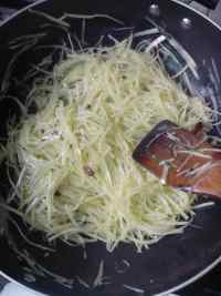 家常菜炝炒土豆丝