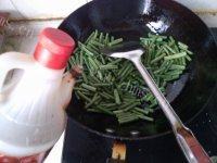 「美味可口」炒豆角做法图解6)