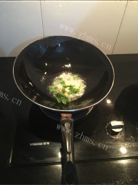 排骨炖土豆做法图解4)