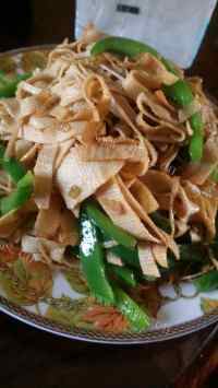 家常菜青椒炒豆皮