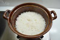 「美味可口」腊味煲仔饭做法图解6)