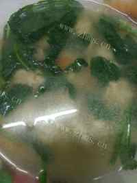 美味的菠菜肉丸汤做法图解6)