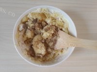 美味的黑胡椒土豆饼做法图解4)