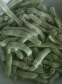 五花肉炖芸豆做法图解1)