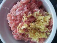 健康美食之猪肉韭菜水饺做法图解5)