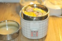 自制三鲜蛋饺煲做法图解6)