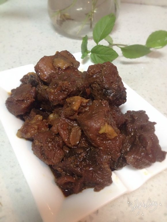 热腾腾的炖牛肉