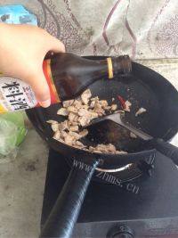 家常菜芹菜炒肉片做法图解8)