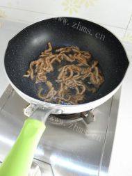 青椒肉丝炒面做法图解4)
