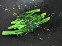 简易的蒜香菜心做法图解6)