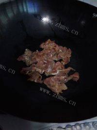 香气逼人的西芹炒肉片做法图解4)