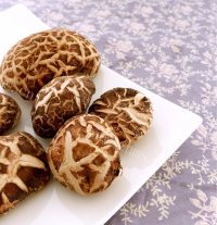 特色香菇榴莲煲排骨做法图解2)