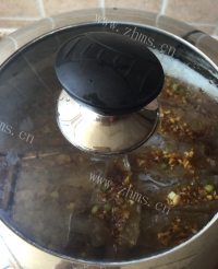 美味的蒜蓉粉丝蒸开背虾做法图解13)