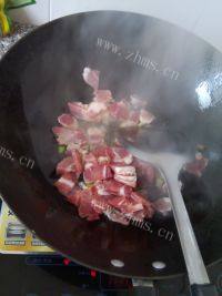 肉炒菜花做法图解4)